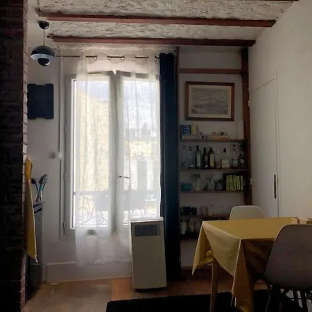 Appartamento Studio Calme En Plein Coeur De Parigi